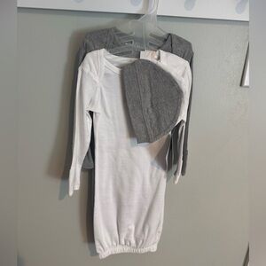 0-6M Burt's Bees Baby Gray and White Gown Set